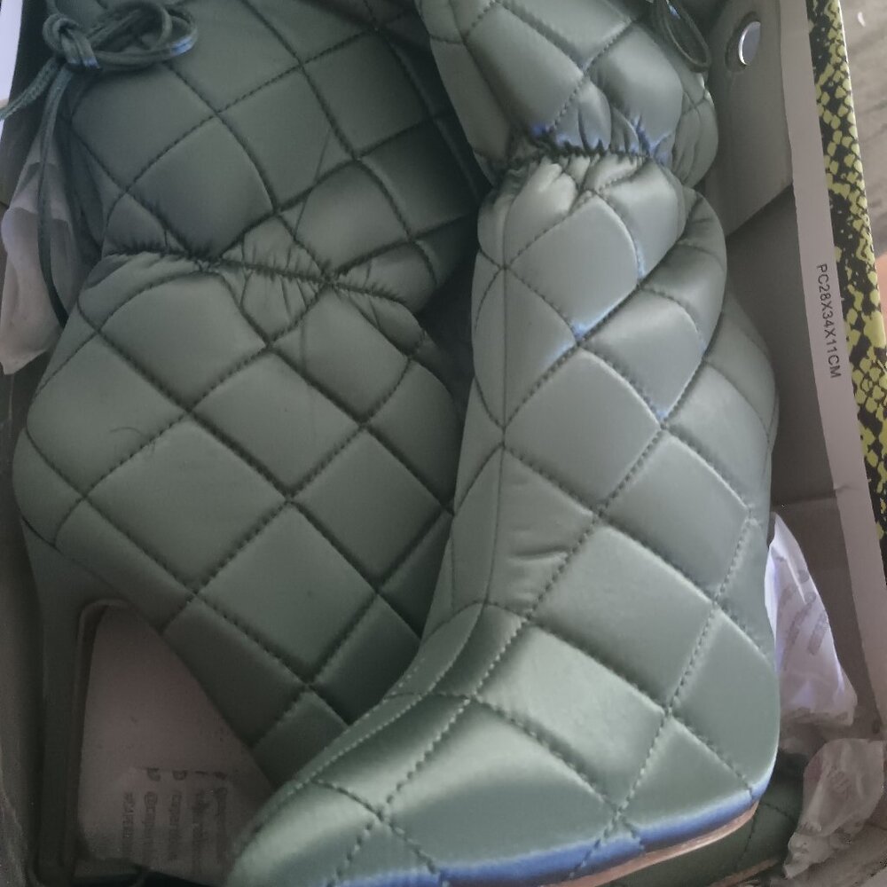 Cape Robbins Makayla boots green